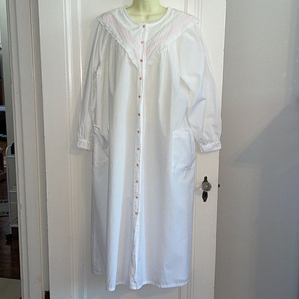 Vtg 80s or 90s Lanz of Salzburg Cottage Core‎ white cotton robe